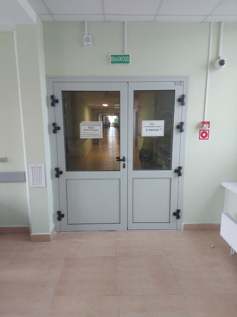 двери пвх в больнице