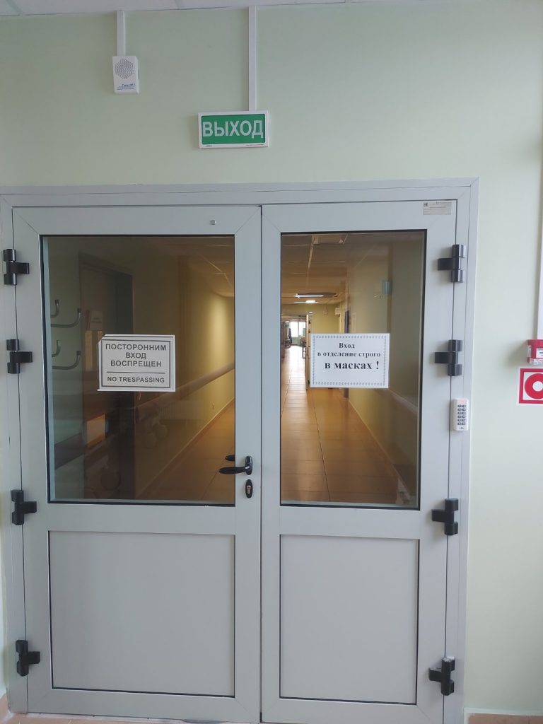 ремонт пластиковой двери