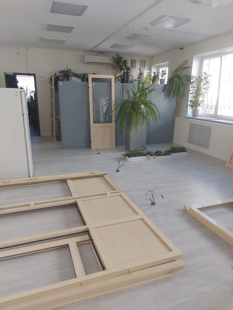 установка перегородок пвх в офисе