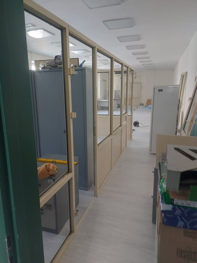 монтаж перегородок пвх в офис