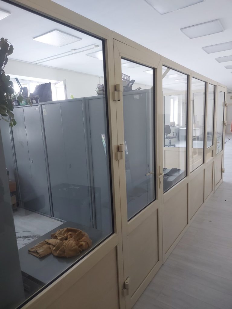 перегородки пвх монтаж